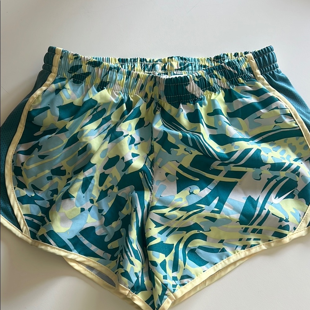 Girls Nike Patterned Athletic Shorts